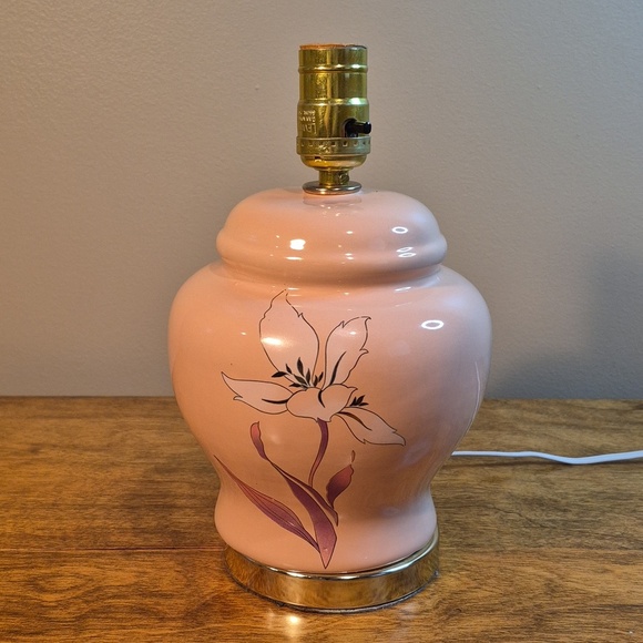Vintage Other - VINTAGE 80s Peach Ginger Jar Style Ceramic Table Lamp with Gold Tone Bottom Base